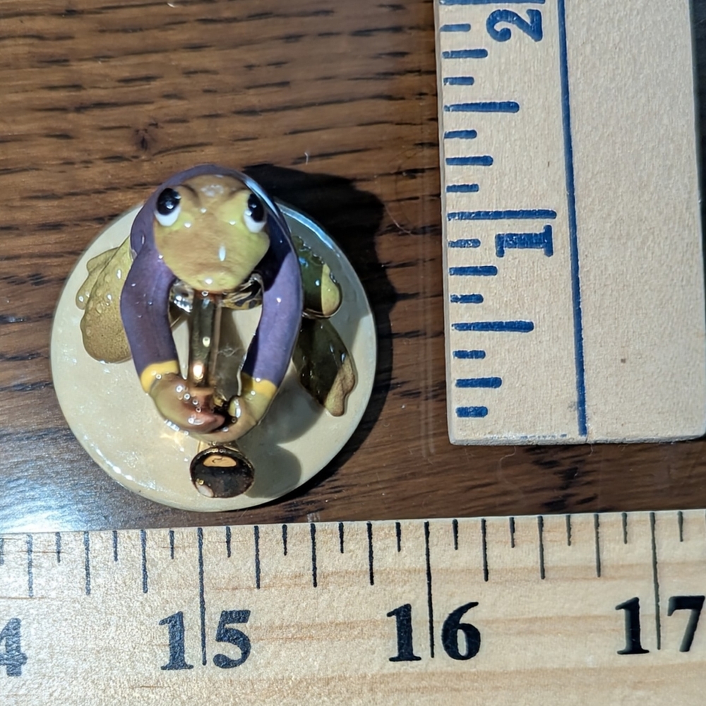 Decorative, Tiny Frog Figures with Purple Shirts and Goldtone Instruments - Picture 3 of 6